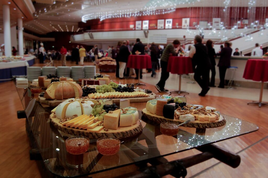 Frokost+ firmafrokost i Århus med portionsanretning eller deres velkendte buffet